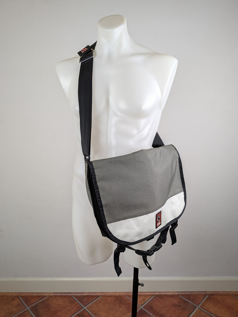 Chrome Industries Messanger Bag w/ Seat Belt Strap